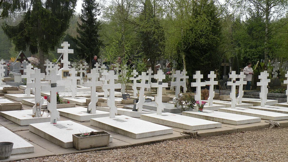Сент-Женевьев-де-Буа не принял от России деньги на продление аренды мест на кладбище